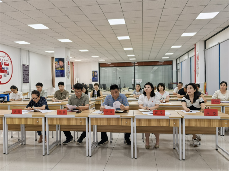 合影1.jpg 合影1.jpg