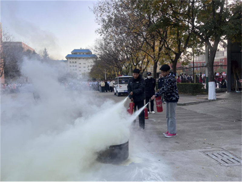 渭南工业学校综合高中部消防逃生演练通讯�?1)906.png